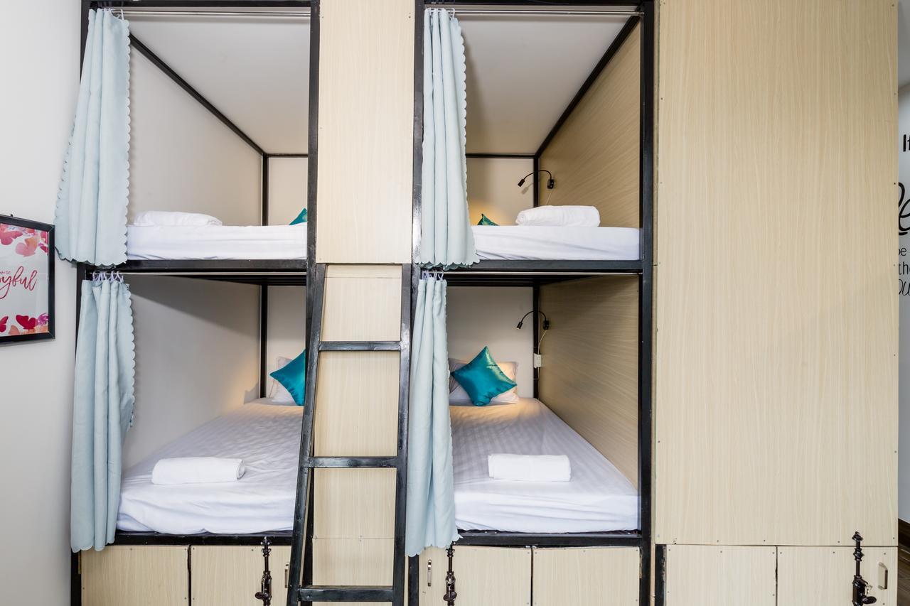 Fedora Capsule hotel 2*