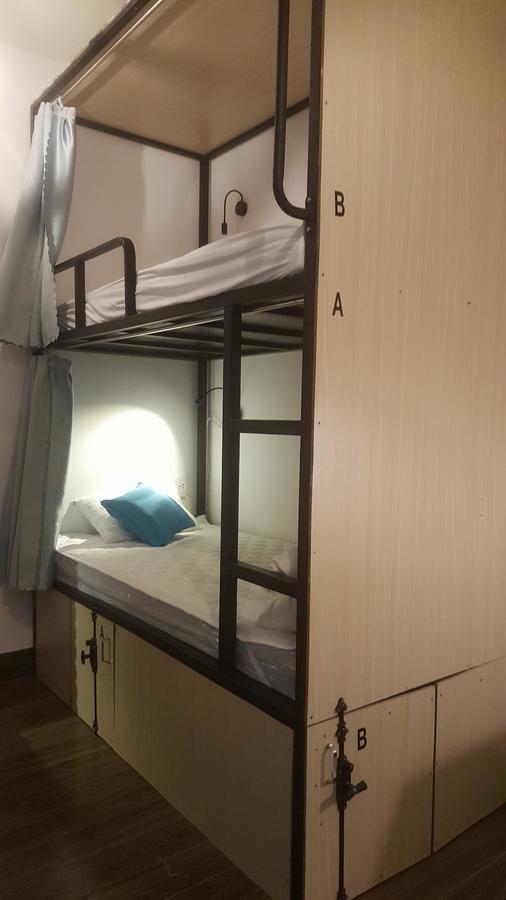 Fedora Capsule hotel 2*